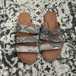 Universal Threads sandals.